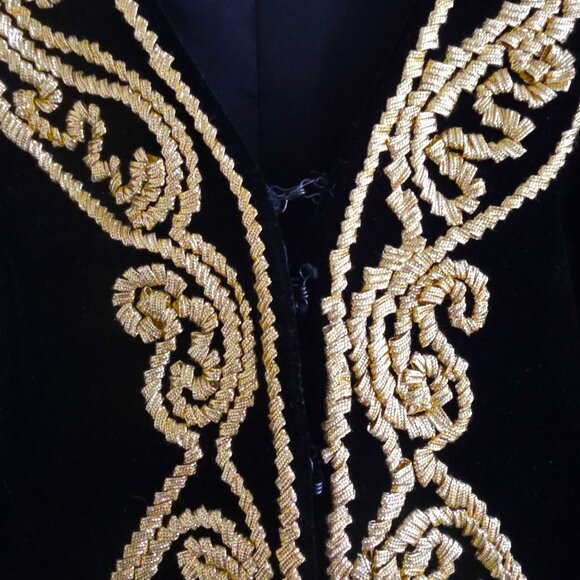 Vintage Morton Myles for the Warrens black velvet gold trim jacket union made - Picture 3 of 9